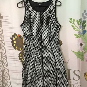 👗Wassio Sleeveless Black & White dress. Size Medium👗